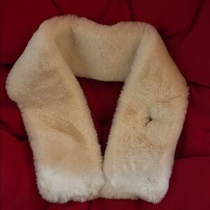 La Fiorentina Plush and supersoft neck Wrap.